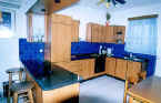kitchen-1.jpg (20813 bytes)